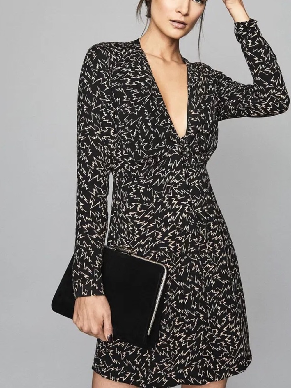 REISS

Julia Plunge Front Mini Dress
£165.00